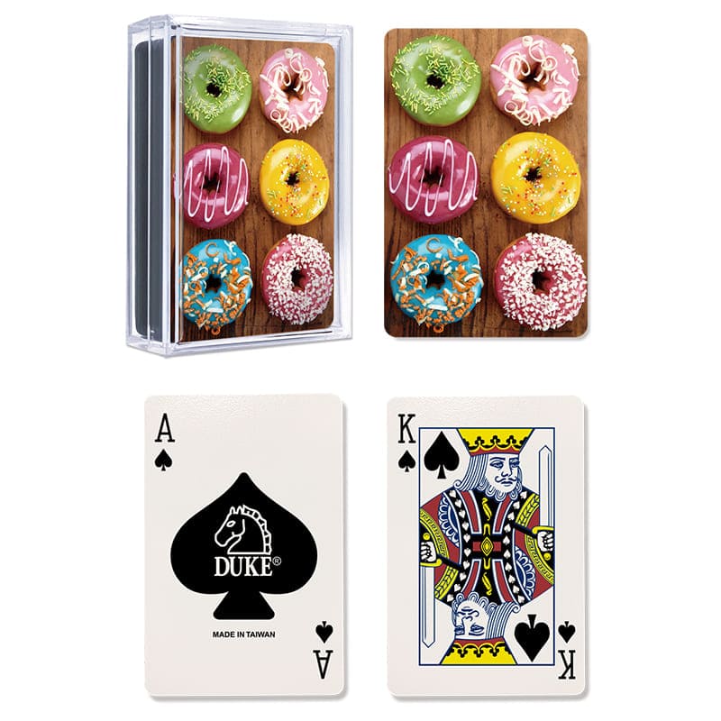 Раздача пластиковых покерных карт
