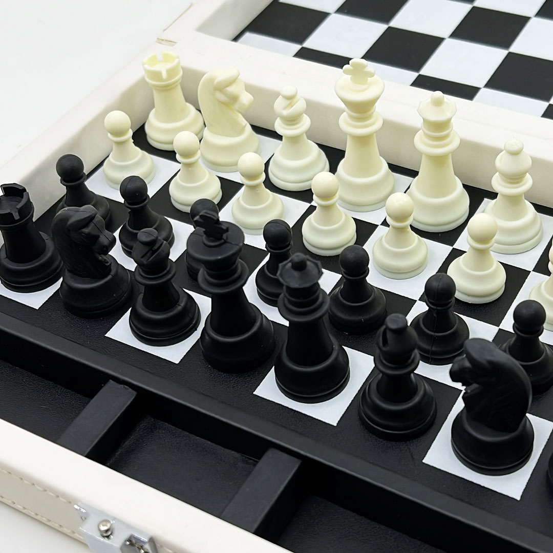 Schach- und Dame-Set mit Premium-Leder-Faltbox