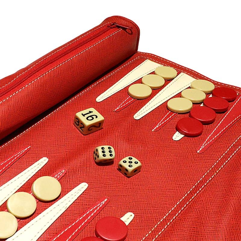Tragbares Backgammon aufrollen